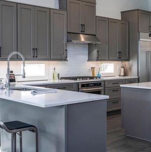 Meet your Posher, Salaz